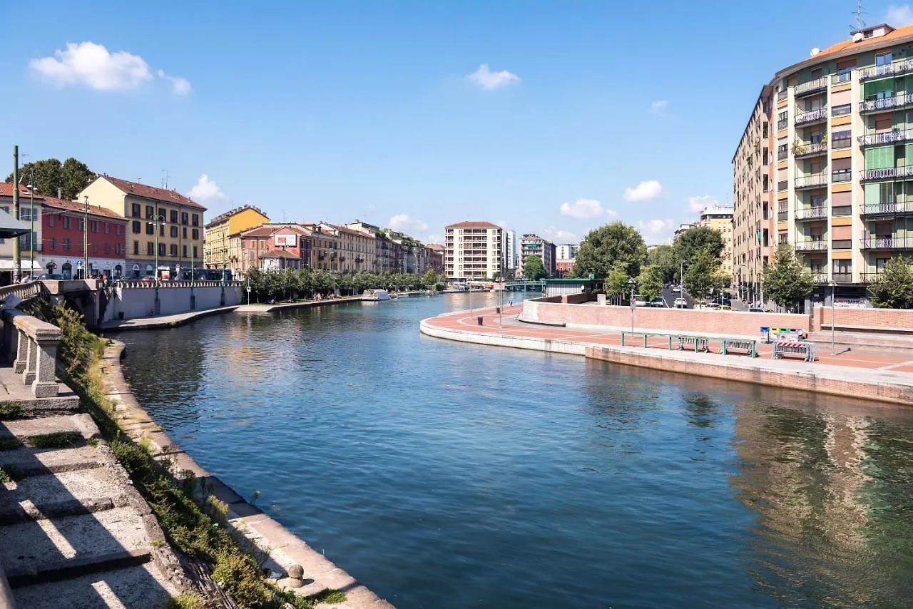 Navigli - Rentclass Adelia Mediolan 0*,